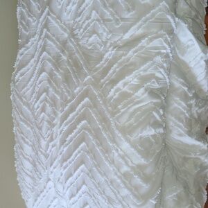 Elegant White Textured Twin Comforter-EUC